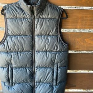 Mens small gray puffer vest.